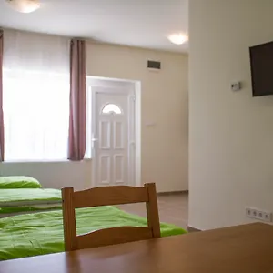 Airport Microstore Panzio Apartment Vecses